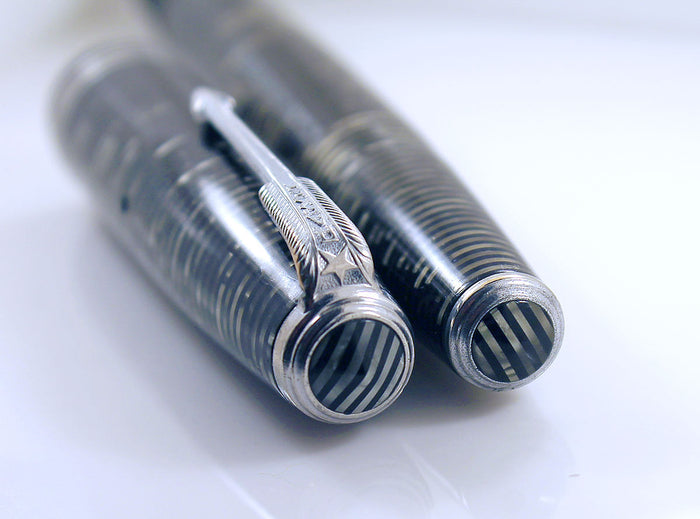 1939 PARKER GRAY PEARL VACUMATIC STREAMLINE STANDARD FOUNTAIN PEN W/ STAR CLIP OFFERED BY ANTIQUE DIGGER