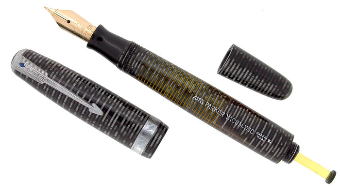 1945 PARKER SILVER PEARL VACUMATIC FOUNTAIN PEN IN MAJOR SIZE NEAR MINT CONDITION OFFERED BY ANTIQUE DIGGER