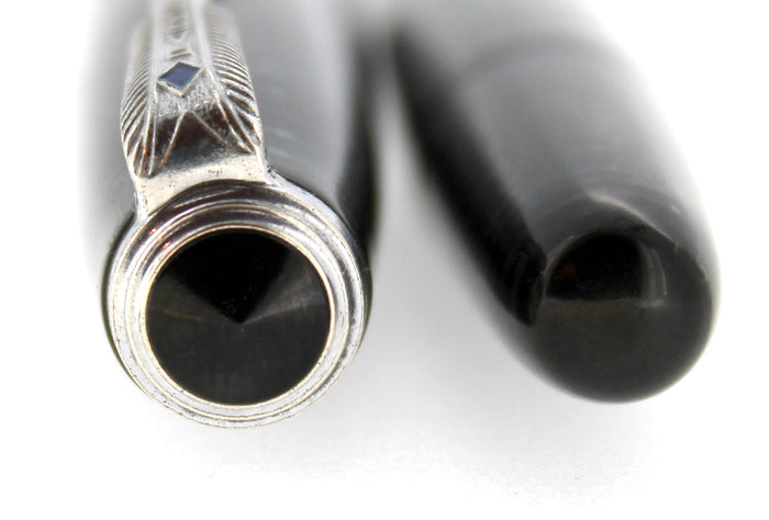 1945 PARKER SILVER PEARL VACUMATIC FOUNTAIN PEN IN MAJOR SIZE NEAR MINT CONDITION OFFERED BY ANTIQUE DIGGER