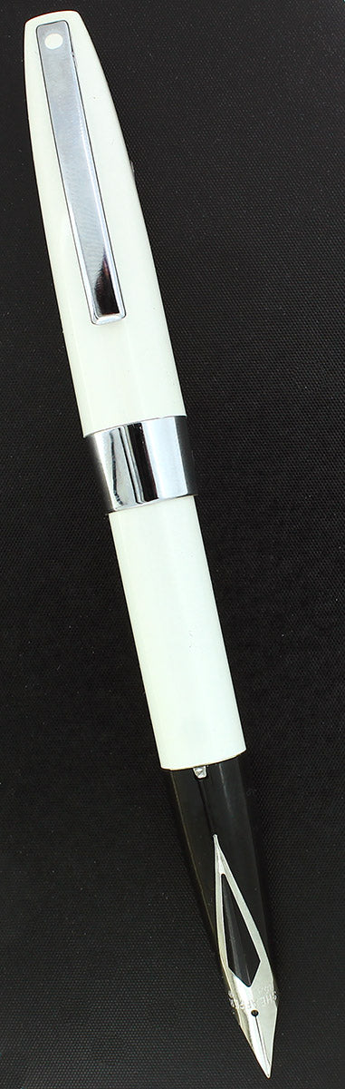C1996 SHEAFFER TRIUMPH IMPERIAL WHITE FINE NIB FOUNTAIN PEN IN ORIGINAL BOX NEVER INKED OFFERED BY ANTIQUE DIGGER