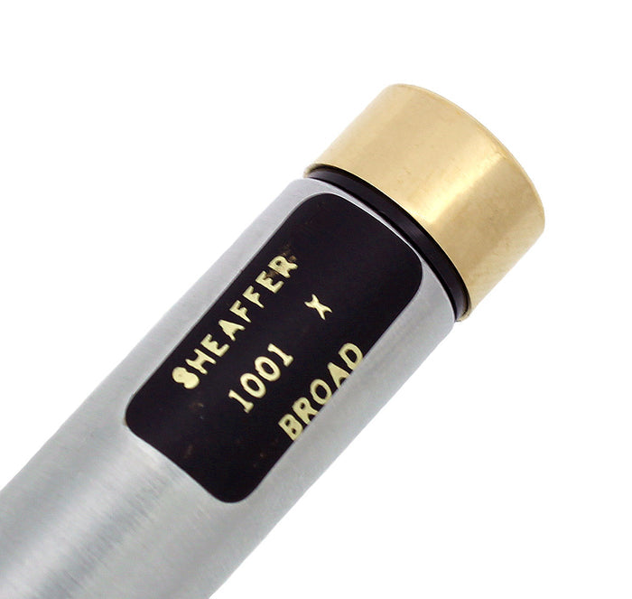 CIRCA 1976 SHEAFFER TARGA BRUSHED STAINLESS GOLD TRIM 14K BROAD NIB FOUNTAIN PEN NEVER INKED OFFERED BY ANTIQUE DIGGER