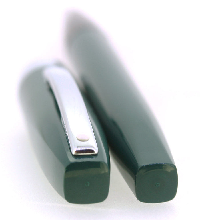 CIRCA 1994 SHEAFFER TRIUMPH IMPERIAL GREEN ROLLERBALL PEN NEVER USED OFFERED BY ANTIQUE DIGGER