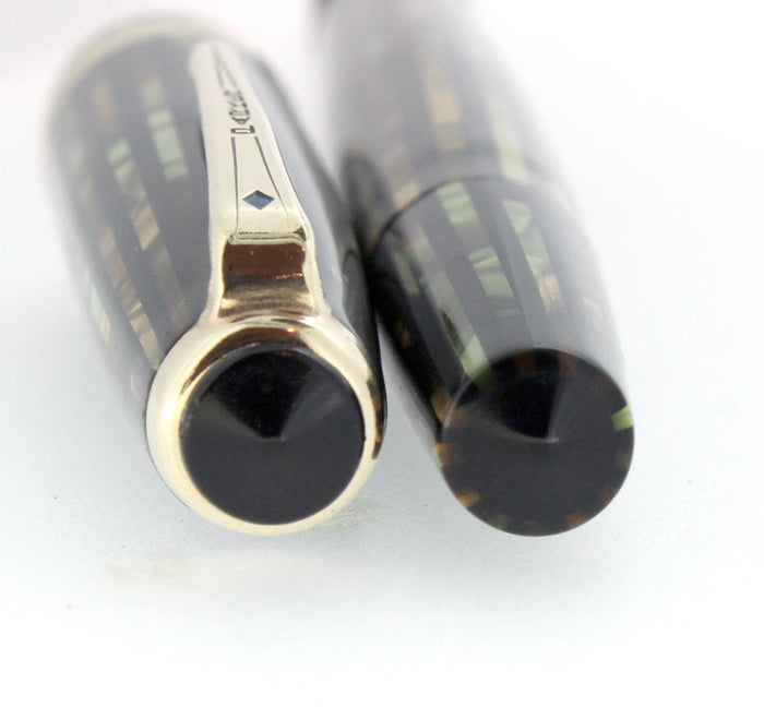 RESTORED 1946 PARKER DUOFOLD SENIOR FOUNTAIN PEN GREEN GOLD CELLULOID WITH V NIB OFFERED BY ANTIQUE DIGGER